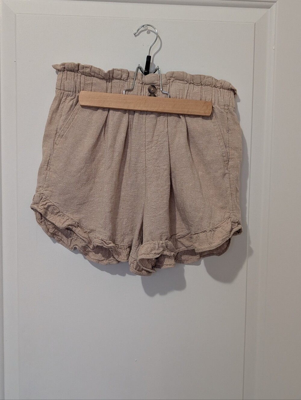 Beige Ruffle Hem Women's Shorts